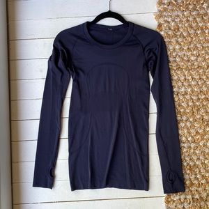 Lululemon size 4 long sleeve navy shirt